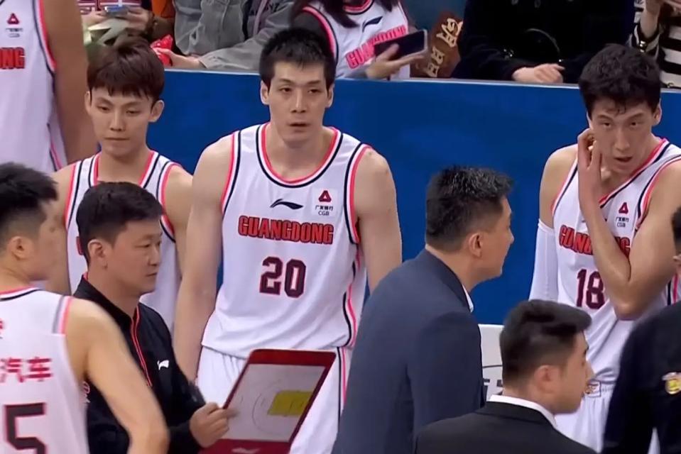 九游娱乐官网入口-广东男篮3换1完成，陈国豪+张华非+夏振峰成为筹码，交换到焦伯乔